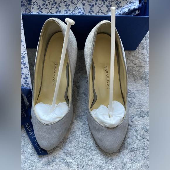 Perfect Round Toe Pump 70 IT 34.5 - US 4.5 / Light Gray Suede - Picture 1 of 9